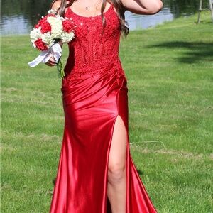 Elegant Red Prom dress